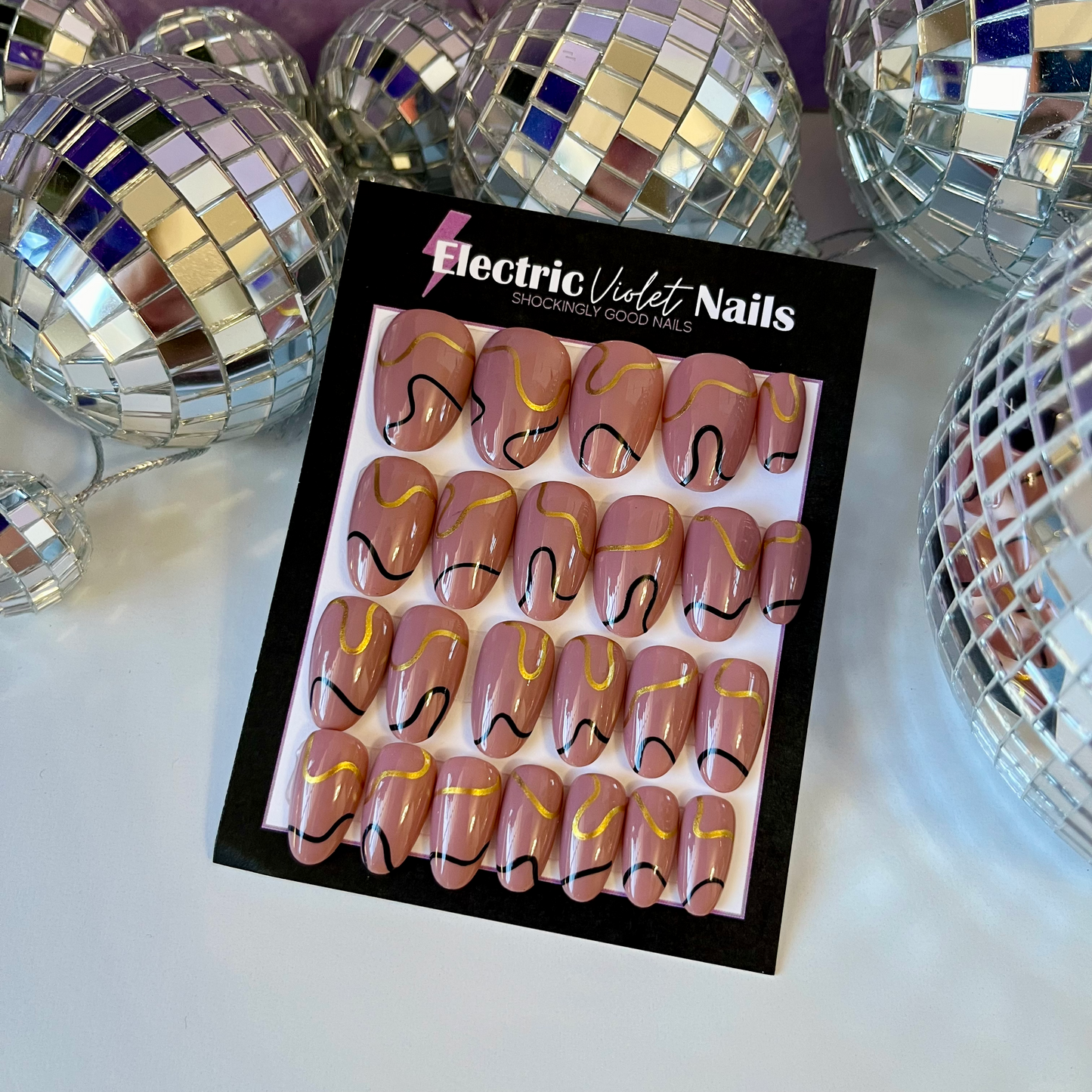 Short Round Gold Swirls Press-on Nail Set