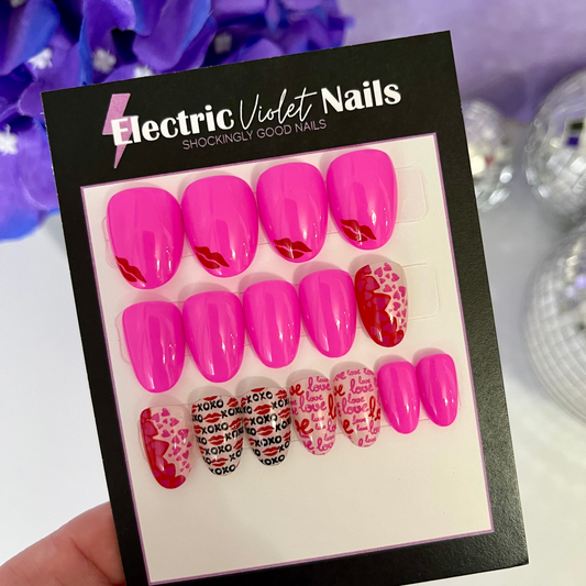 XOXO Press-on Nail Set Size (S/M)