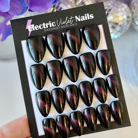 Short Almond Diagonal Cat Eye Press-on Nail Set